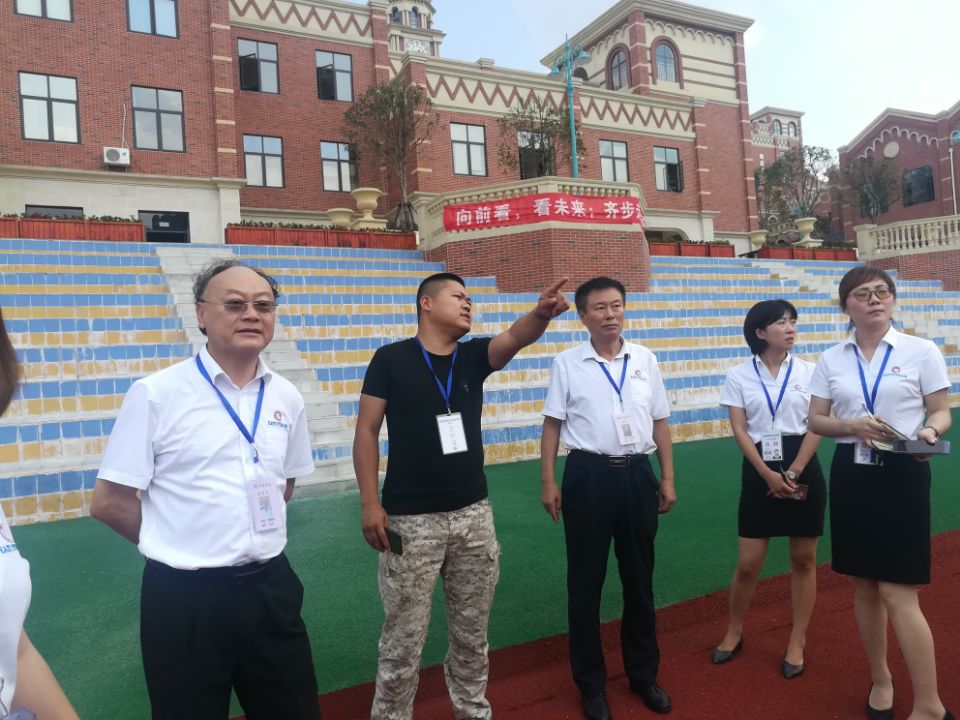 1535347632357292.jpg 检查运动场地2.jpg