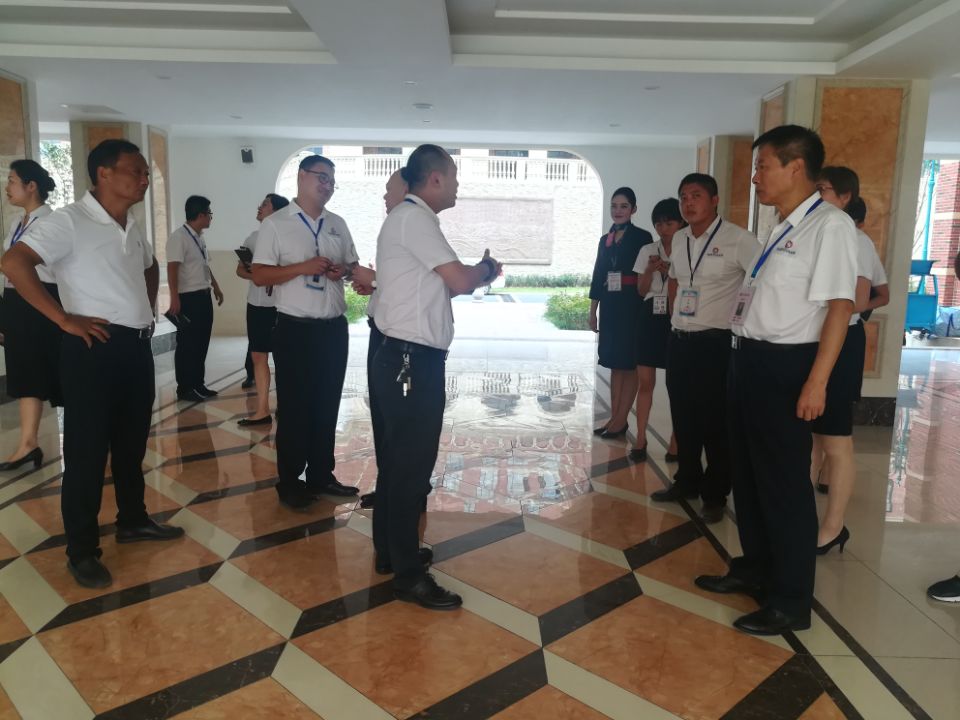 1535347825391890.jpg 检查学生宿舍准备情况.jpg