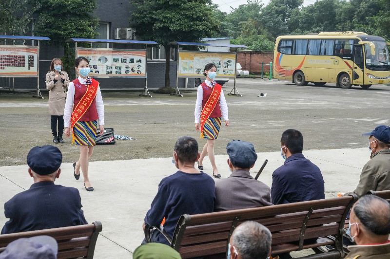 1603432308821003.jpg 礼仪展示~1.jpg