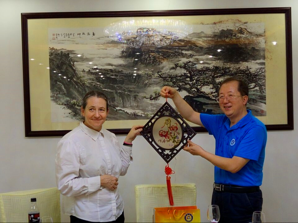 Cheryl Wachenheim教授访问德赢Vwin官方区域合作伙伴.jpg